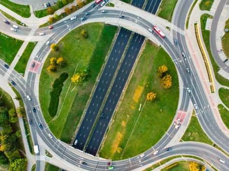 先進駕駛輔助系統（ADAS）全面解析：提升行車安全的科技革命