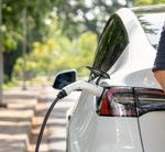 Tesla 如何引領電動車革命：技術創新與市場擴展策略